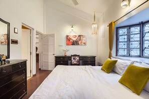 3 bedrooms, iron/ironing board, WiFi, bed sheets
