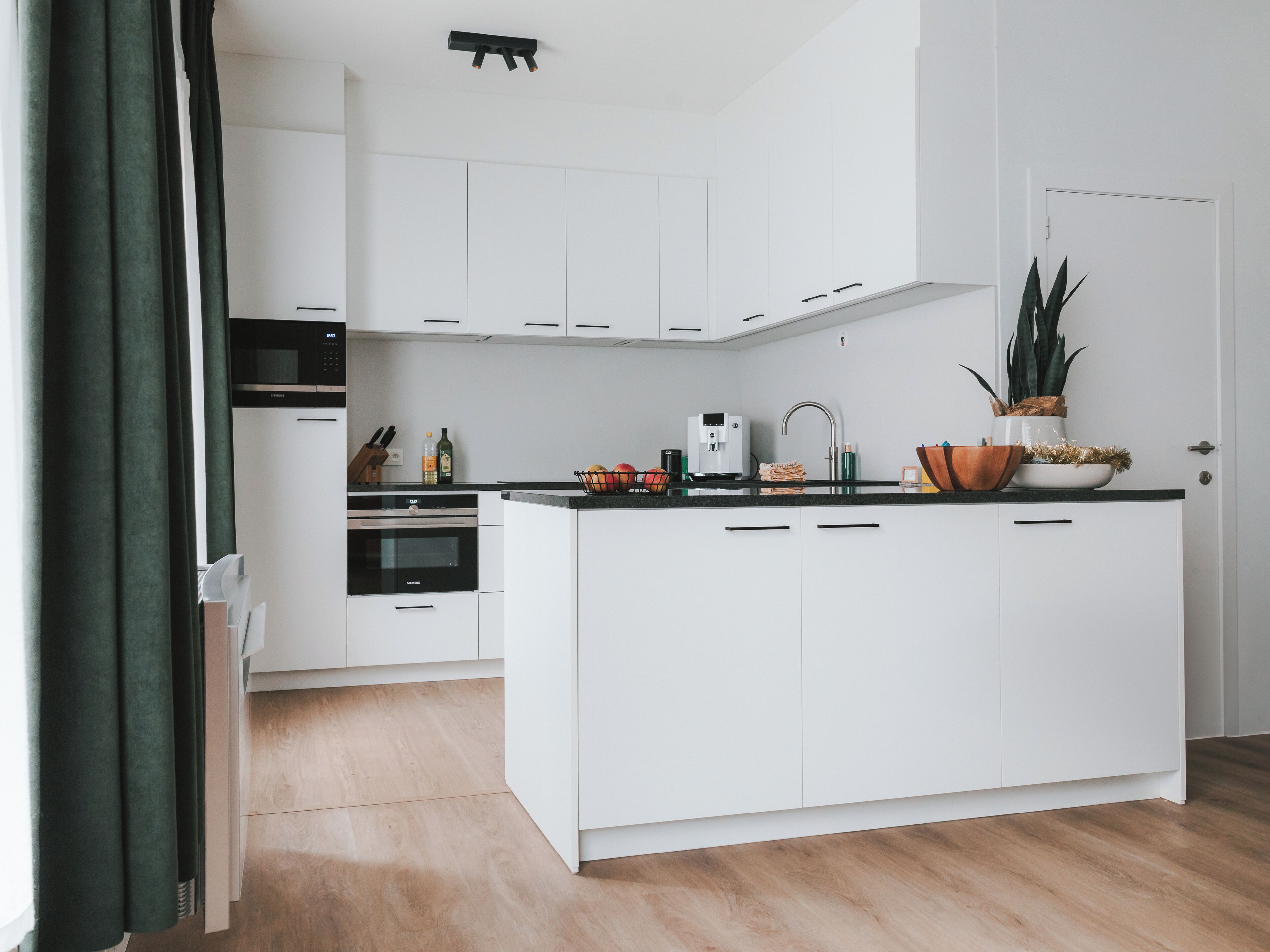 Micro-ondes, four, plaque de cuisson, lave-vaisselle