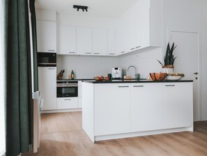 Micro-ondes, four, plaque de cuisson, lave-vaisselle