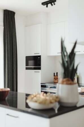 Microwave, oven, stovetop, dishwasher - The City: Perfect for Short and Long Term Stays! (Gent)