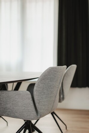 Dining - The City: Perfect for Short and Long Term Stays! (Gent)
