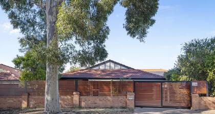 Rivervale Family Retreat-Optus,River,Shops,Crown