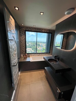 Hair dryer, towels, soap, toilet paper - Rooftop de Luxe a Montpellier (Montpellier)