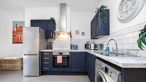 A modern kitchen with a stainless steel refrigerator, built-in oven, microwave, and dishwasher. - Queens Mile 1 With Free Parking By My Getaways (Brighton)