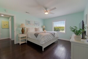 3 bedrooms, travel cot, free WiFi, bed sheets - Direct Oceanfront Beach house on island (Vero Beach)