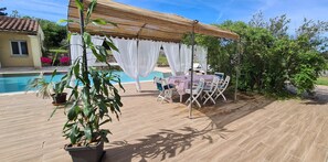 Outdoor dining - Les Glycines-piscine à Débordement (Rians)