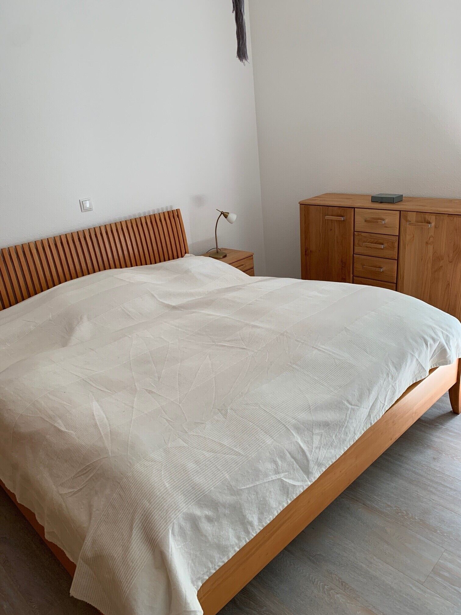 1 多间卧室、客房内保险箱、WiFi、床单