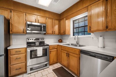 Cozy Cove-Cute 3BR in Town