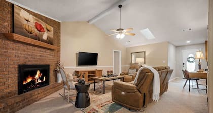 Cozy Cove-Cute 3BR in Town