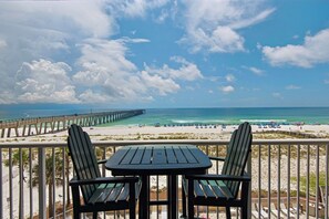 Outdoor dining - SeaDuced - Summerwind 303E-Beach Chair Service Included (Navarre)