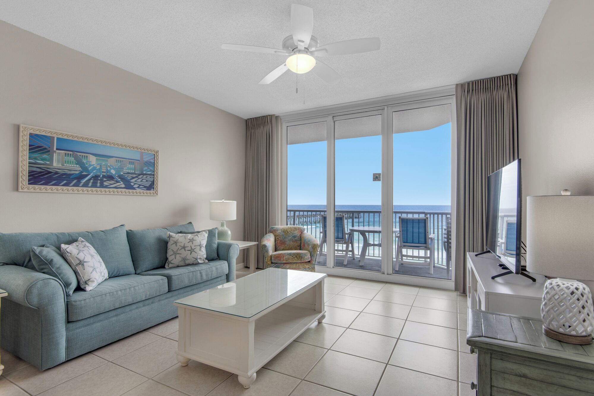 Télévision, lecteur de DVD, chaîne hi-fi