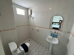 Deluxe Double Room, City View | Bathroom | Hair dryer