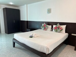 Deluxe Double Room, City View | In-room safe, desk, laptop workspace, iron/ironing board - Kiwi Boutique Hotel (Patong)