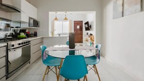 In-room dining - Condesa Luxury (Mexico City)