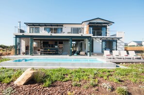 Outdoor dining - Unsere Zeit, 4 Bedroom Villa with Heated Pool in Knysna. (Knysna)