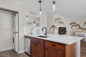 Fridge, microwave, oven, stovetop - Sugar Dunes - 2 BR Townhouse (Navarre)