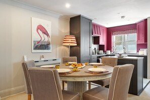 Dining - Modern 3-floor open plan townhouse with patio (London)
