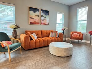 Una Smart TV, libros