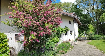 Ruhig gelegene Ferienwohnung im Grünen - mit Terrasse und Garten