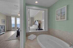3 bedrooms, desk, iron/ironing board, free WiFi - Shore Beats Work - Beachview 5 (Navarre)
