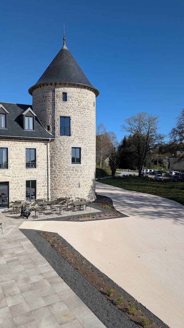 Front of property - Château du Theil (Ussel)