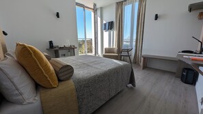 Superior Room | Hypo-allergenic bedding, in-room safe, desk, laptop workspace - Château du Theil (Ussel)