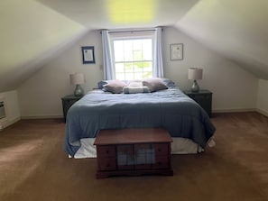 1 dormitorio, tabla de planchar con plancha, wifi y ropa de cama