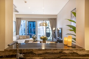Interior - Charming 1BR in Damac Heights, Dubai Marina by Deluxe Holiday Homes (Dubai)