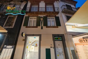 Exterior detail - Heart of Old Town II (Funchal)