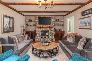 Living area - Ocean City Gold Coast, Steps from Beach & Boardwalk! (Ocean City)