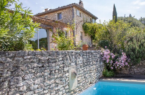 Maison de caractère en Drôme Provençale, piscine privée