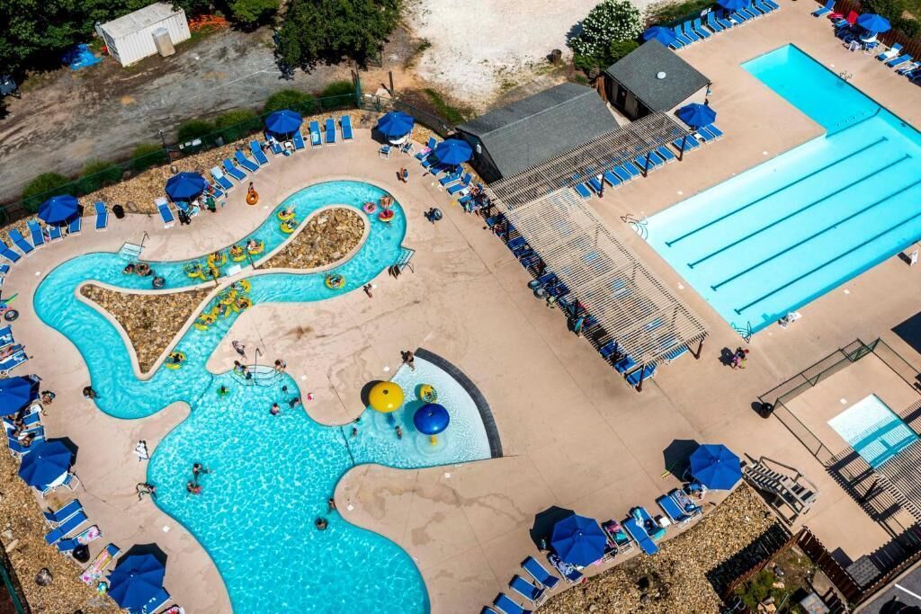 室内游泳池，室外游泳池