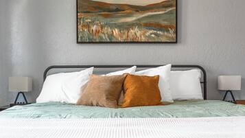 2 bedrooms, desk, iron/ironing board, travel crib