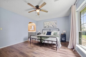 2 bedrooms, desk, iron/ironing board, travel cot