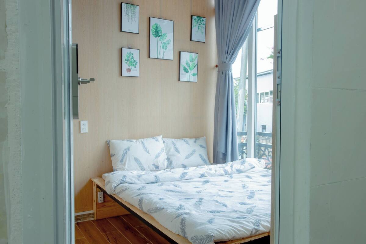 3 bedrooms, premium bedding, laptop workspace, soundproofing