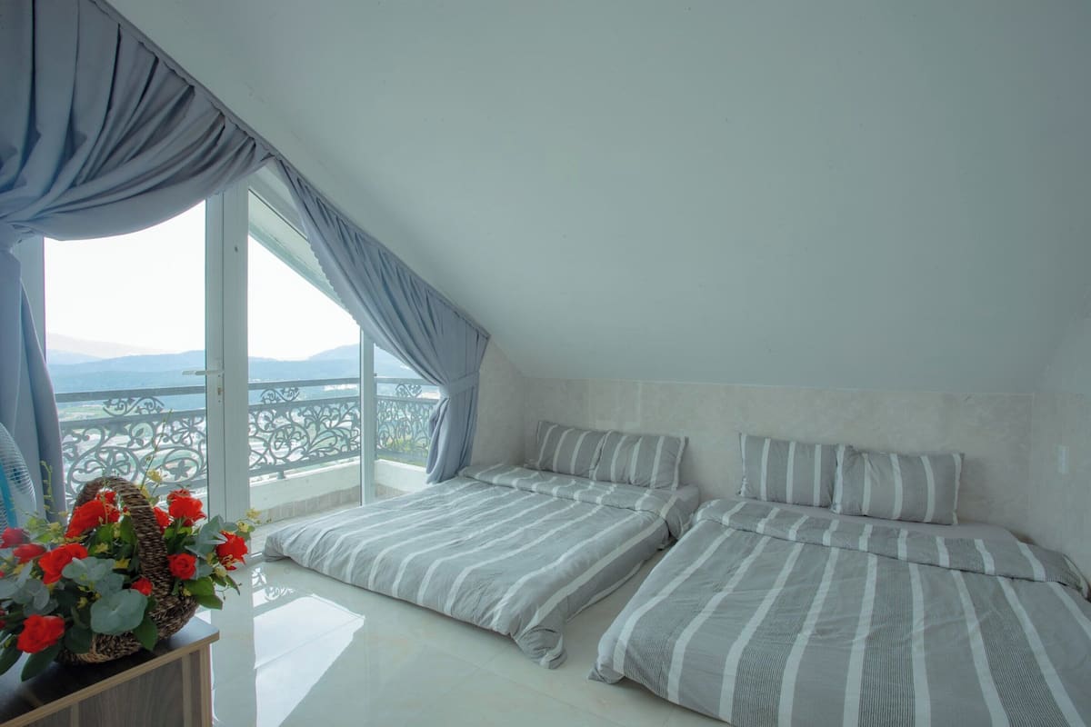 3 bedrooms, premium bedding, laptop workspace, soundproofing