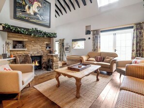 TV, fireplace