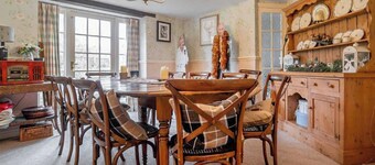 5 bedroom accommodation in Ashby St Ledgers