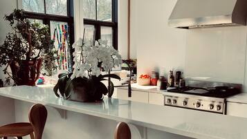 Micro-ondes, four, plaque de cuisson, lave-vaisselle