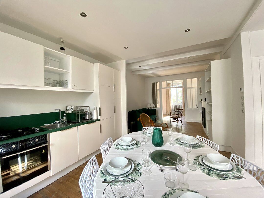 Kjøleskap, ovn, oppvaskmaskin og kaffetrakter/tekoker