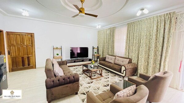 Executive House | Living area - Villa Rio Boutique Hotel (Atimpoku)