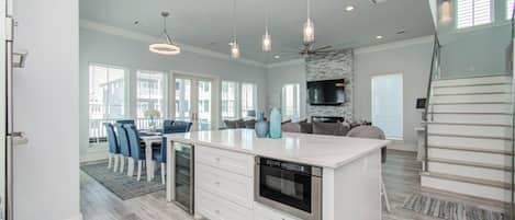 Køleskab, mikrobølgeovn, ovn, kogeplade