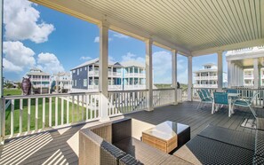 Outdoor dining - Seabreeze Luxury with Elevator & Gulf Views, Seabreeze - Seaside Luxury, Ocean Views (Galveston)