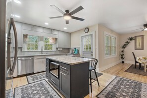 Fridge, microwave, oven, stovetop - Holly Hill.. 3-bedroom home in Historic Gastonia private yard 20min to Airport (Gastonia)