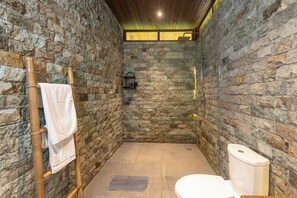 Shower, hair dryer, bidet, towels - 1 BR Cozy Villa With Breathtaking Rice Paddy View (Bali)
