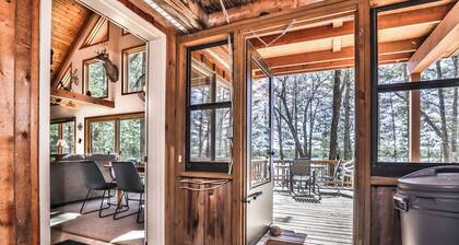 Private cabin on the picturesque shore of Virgin Lake