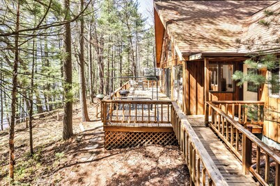 NEW! Perfect deck to soak up the sun while feeling the lakes breeze