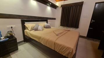 1 bedroom, iron/ironing board, bed sheets
