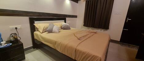 1 chambre, fer et planche Ă repasser, literie fournie