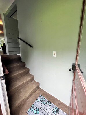 Interior - Cozy and private countryside cottage in Newfield. Pet-friendly! (Newfield)